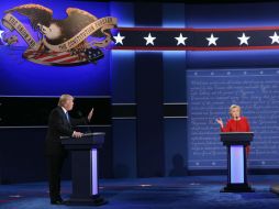 Donald Trump y Hillary Clinton en el el primer debate por la presidencia de EUA. AFP / S. Platt