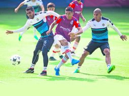 Miguel Ponce (#16) y Carlos Salcido (derecha) estarán en la zaga rojiblanca esta noche cuando visiten a los Monarcas. MEXSPORT /