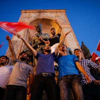 Ordenan la detención de 121 miembros de una ONG gülenista