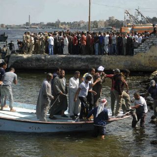 Sube a 202 el balance de muertos en naufragio en Egipto