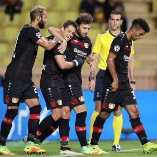 'Chicharito' anota su gol 100 en Europa