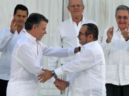 Santos firmó ayer lunes en Cartagena el acuerdo de paz con las FARC. AFP / ARCHIVO