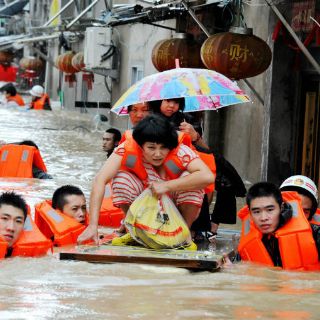 Buscan en China a 32 desaparecidos por 'Megi'