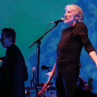 Roger Waters enciende el Foro Sol con música y polémica