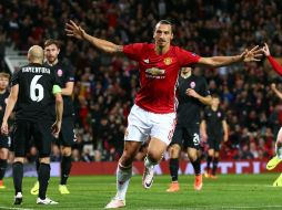 Ibrahimovic festeja el gol que marcó para darle la victoria al Manchester United. AP / D. Thompson