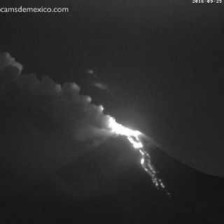 Volcán El Colima registra incandescencia y emisión de gases