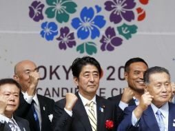 La gobernadora de Tokio, Yuriko Koike, dijo que supervisará de cerca el costo del proyecto, ya que la ciudad costea una parte. AP / MY