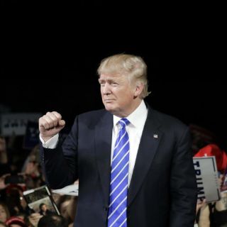 Trump prefiere atacar a una mujer que hablar de muro con EPN: Clinton