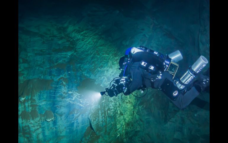 La cueva subacuática tiene una profundidad de 404 metros. AP / K. Starnawski