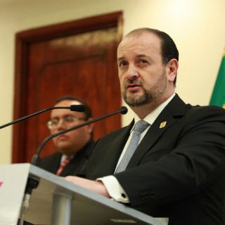 Hijo de cineastas, con resentimiento hacia sus padres