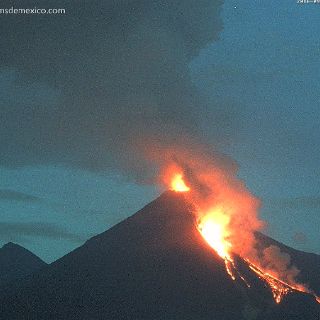 Inicia evacuación de comunidades cercanas al Volcán El Colima