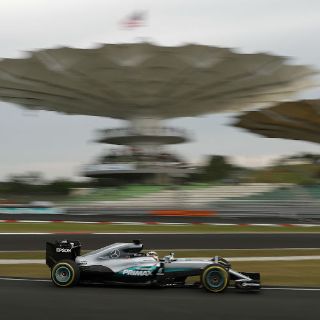 Hamilton domina el último ensayo libre en Malasia