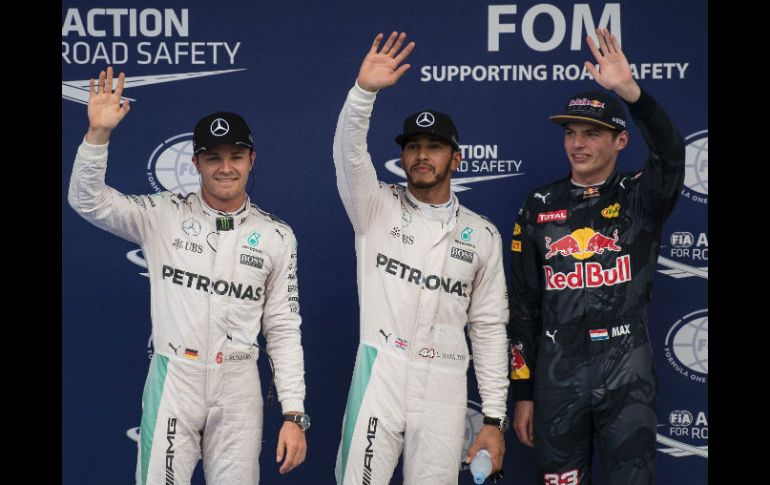 Hamilton y Rosberg arrancarán desde la primera fila; Max Verstappen lo hará en la segunda línea. AFP / P. Ugarte
