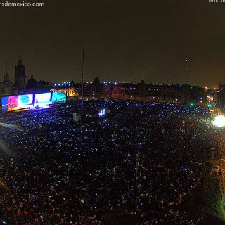 Roger Waters inicia concierto con Zócalo lleno