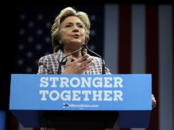 Clinton y sus aliados inician octubre con 150 MDD para financiar publicidad masiva en Internet y televisión. AP / M. Rourke