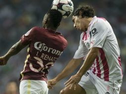 Jugadores de Monterrey y América disputan el balón. MEXSPORT /