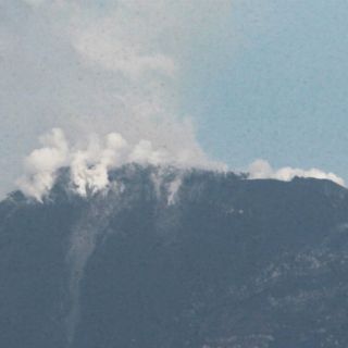 Luis Felipe Puente recorre zonas cercanas al Volcán El Colima