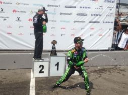 Hugo Oliveras se llevó la bandera a cuadros en la penúltima carrera del año. TWITTER / @hugooliveras11