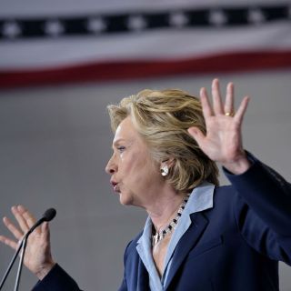 Clinton critica a Donald Trump por impuestos