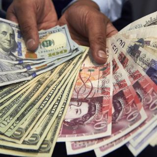 La libra cae a su nivel más bajo desde 1985 por temor al 'Brexit'