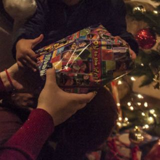 Regalo navideño hecho a mano expresa mayor afecto