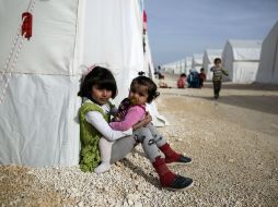 Adham asegura que seguirá viajando a Siria para repartir juguetes entre los niños. AP / ARCHIVO