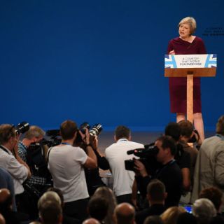 May anticipa 'duras' negociaciones para salir de la UE