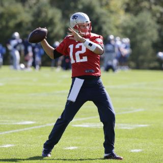Tras purgar castigo, Brady se concentra en Cafés