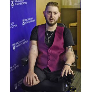 Ex soldado de EU recibe doble trasplante de brazos