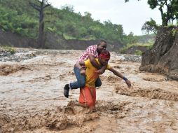 Hasta el momento se contabilizan al menos 10 muertos en Haití tras el paso del huracán 'Matthew'. AFP / H. Retamal