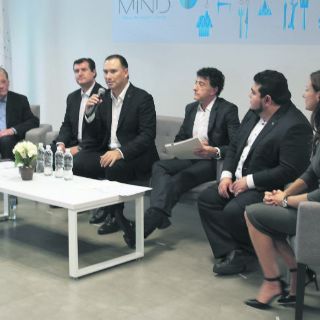 Competitividad y Aeropuerto, temas a discutir con Peña Nieto: industriales