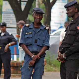 Detienen a dos líderes opositores en Zambia