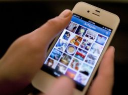 La 'app' permite tomar una foto o video con el teléfono móvil, tras lo cual se puede elegir un filtro para transformarla y compartirla. AP / ARCHIVO