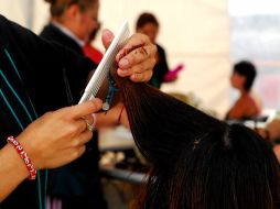 El mayor enemigo de tu cabello es el calor ya que lo deshidrata, trata de secar tu pelo al natural. EL INFORMADOR / ARCHIVO