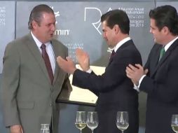 El Presidente entregó el reconocimiento al director general de EL INFORMADOR, Carlos Álvarez del Castillo. TWITTER / @PresidenciaMX