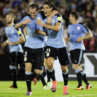 Uruguay y Cavani hunden a Venezuela