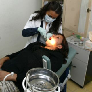 Sugieren adecuada higiene para evitar pérdida de dientes