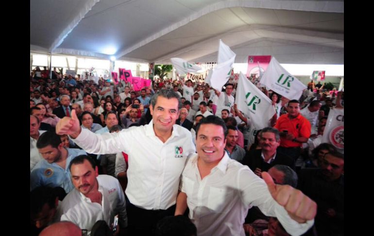 Aristóteles Sandoval Díaz acompaña a Enrique Ochoa Reza en su visita a Jalisco. TWITTER / @EnriqueOchoaR