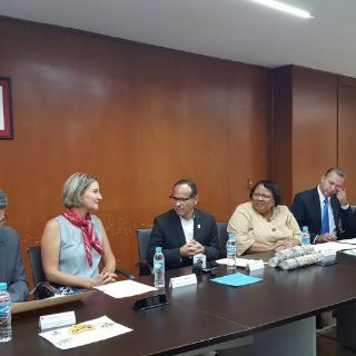 Entregan insumos para niños quemados del Hospital Civil