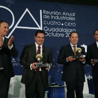 Gobernadores ofrecen a industriales condiciones para generar empleo