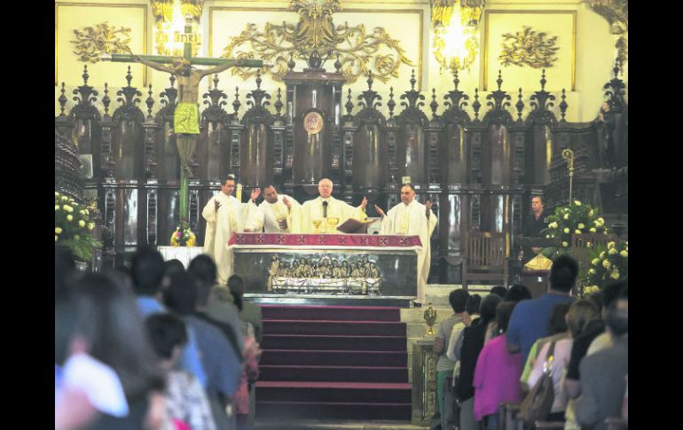El purpurado destacó durante la misa realizada en la Catedral Metropolitana la labor informativa desarrollada por el diario. EL INFORMADOR / ARCHIVO