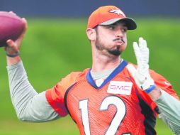 Paxton Lynch mostró buenas cosas en sus escasos minutos ante Tampa Bay, el domingo pasado, y hoy será titular ante Halcones. AP /
