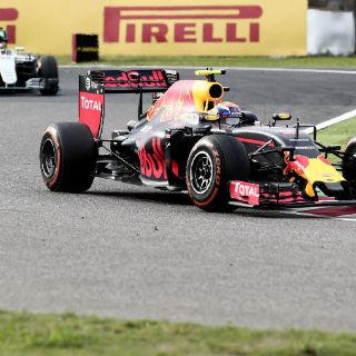 Mercedes denuncia maniobra de Verstappen en Japón