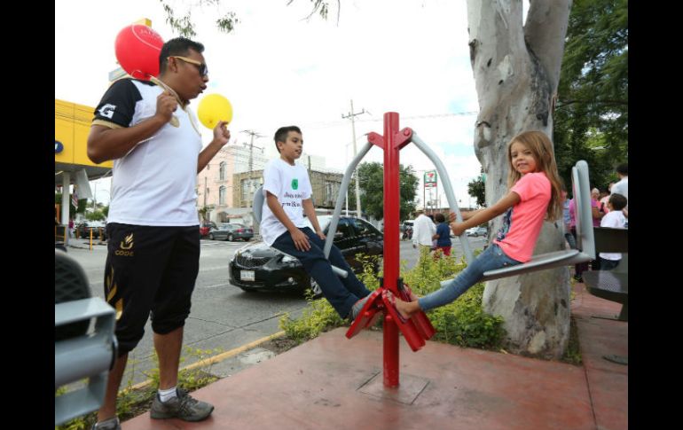 Los pequeños fueron los primeros en gozar de los nuevos parques lineales. EL INFORMADOR / G. Gallo