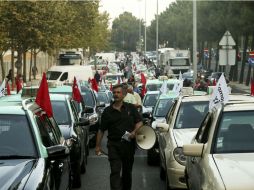 Se registraron acaloradas discusiones entre los asistentes y algún enfrentamiento que no ha pasado a mayores. EFE / A. Cotrim
