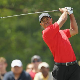 Tiger Woods regresa en medio de expectación mundial