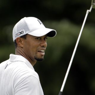 Tiger Woods pospone su regreso al golf