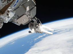 Las personas que viajan por largos periodos al espacio podrían terminar con el 'space brain' dejándolos ansiosos y deprimidos. ESPECIAL / www.nasa.gov
