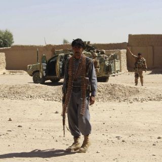 Fuerzas afganas despejan de talibanes casi todo Kunduz