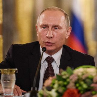 Putin aplaza reunión con François Hollande en Francia